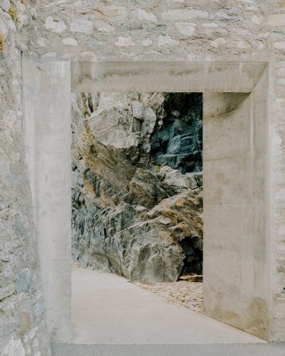 The gate leading to the Castelgrande entrance by Aurelio Galfetti, captured by Simone Bossi