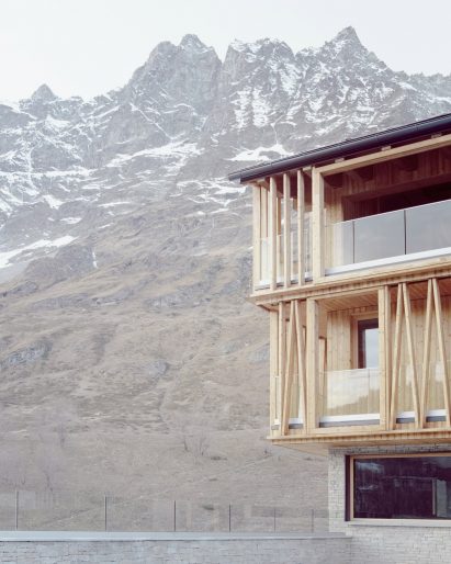 A contemporary chalet in the mountainous Italian village of Valtournenche