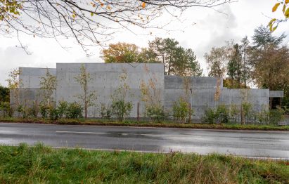 The monolithic exterior of Concrete House by RAW Architecture Workshop in East Sussex