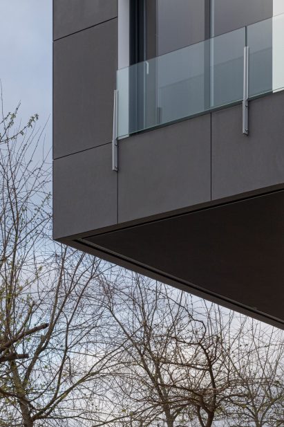 Equitone Tectiva cladding in Graphite