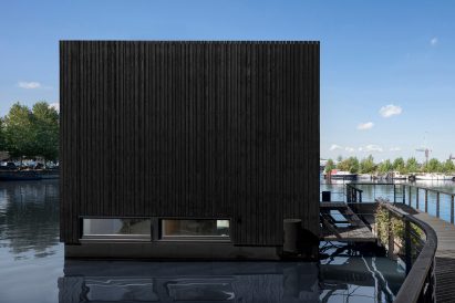 The stained-wood exterior of the floating house by i29