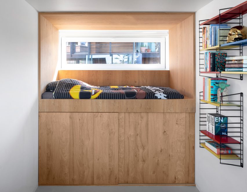 The interiors of the floating house by i29