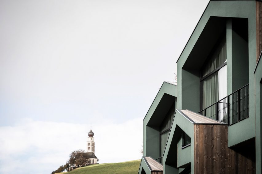 The exterior of the Floris hotel extension by NOA