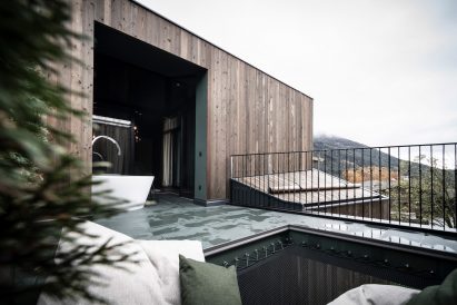 A balcony in the Floris hotel extension by NOA