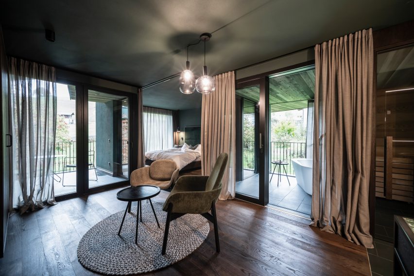 A suite inside the Floris hotel extension by NOA