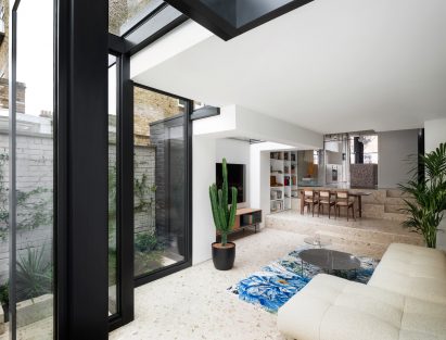 Living room of Frame House by Bureau de Change