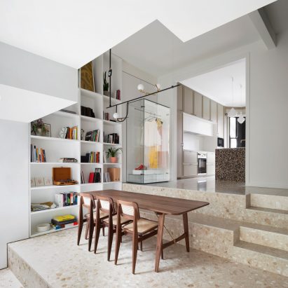 Dining space in Frame House by Bureau de Change