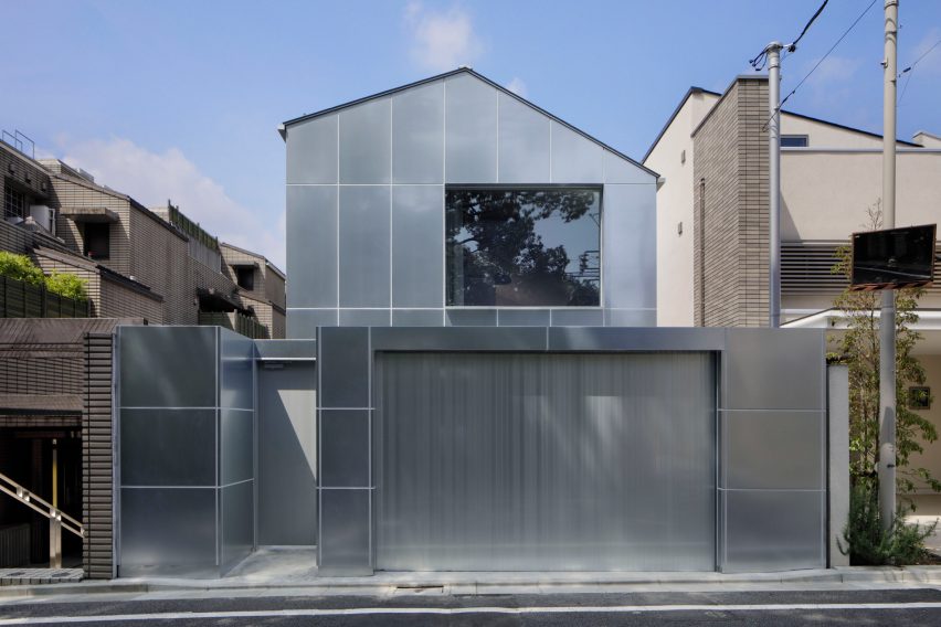 The steel-clad exterior of House in Higashi-Gotanda by Case-Real