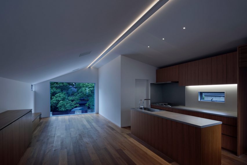 The kitchen of House in Higashi-Gotanda by Case-Real
