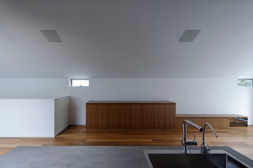 The kitchen of House in Higashi-Gotanda by Case-Real