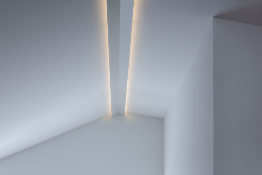The angled ceilings of House in Higashi-Gotanda by Case-Real