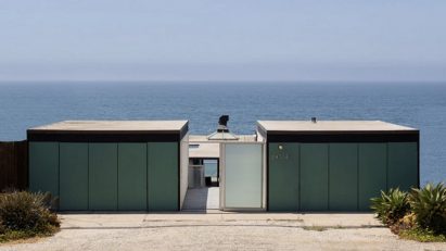 Victor and Elizabeth Hunt House in Malibu, California, by Craig Elwood