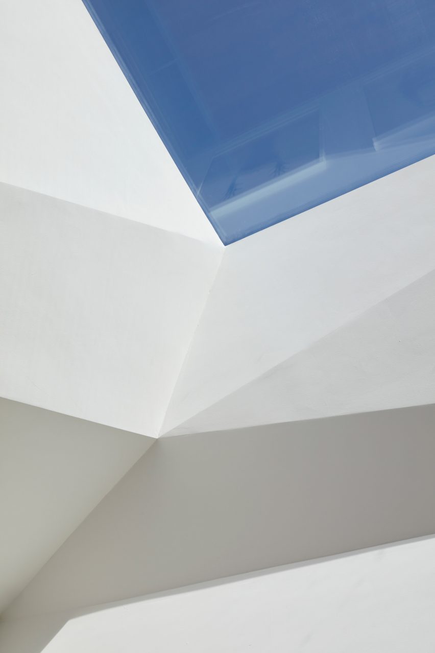 Paddington Pantheon art gallery in a London mews by Jonathan Tuckey Design