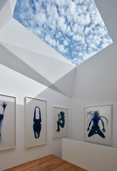 Art gallery in London mews by Jonathan Tuckey Design 