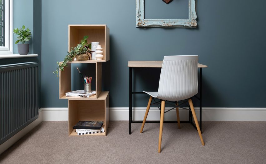 An assembled KIT desk by Spacestor