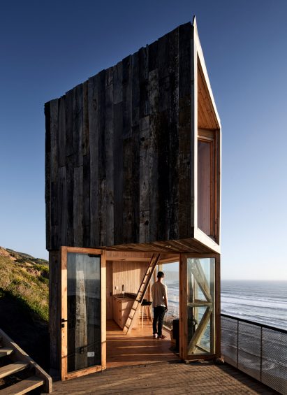 Exterior and interior of La Loica cabin