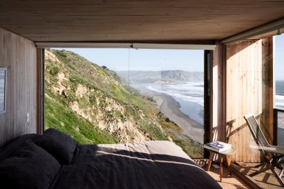 Master bedroom in Chilean cabin