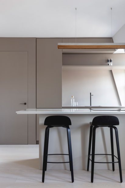 Open kitchen with bar stools in a London apartment