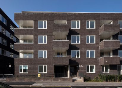 A courtyard building in the Motion development by Pollard Thomas Edwards