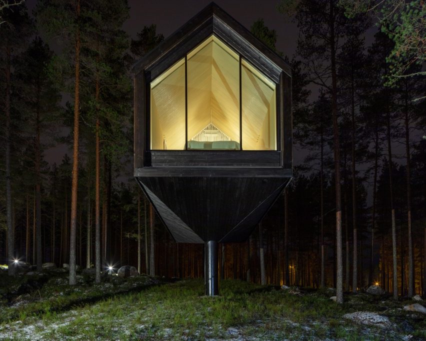 The exterior of the Niliaitta cabin by Studio Puisto