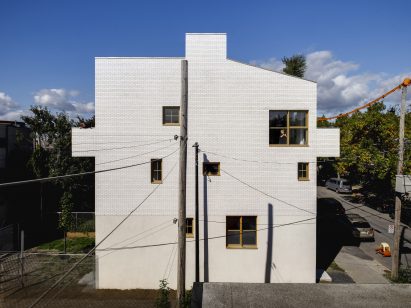 Side view of NMBDH by Jean Verville in Montreal