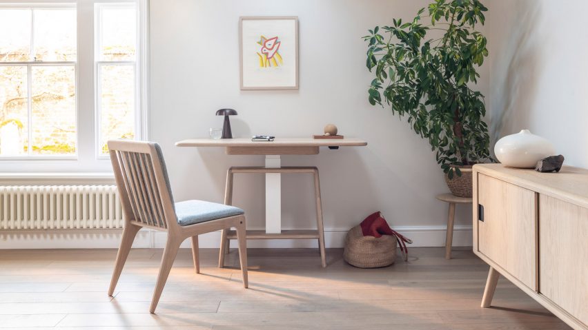 Noa sit-stand desk by Benchmark at sitting height