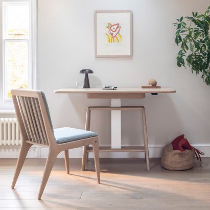 Noa sit-stand desk by Benchmark