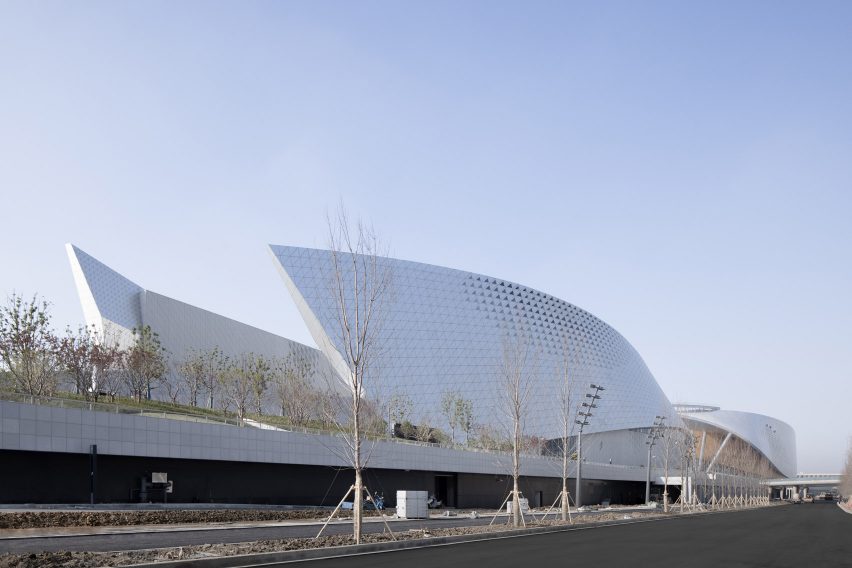 The exterior of the Suzhou Bay Cultural Center by Christian de Portzamparc