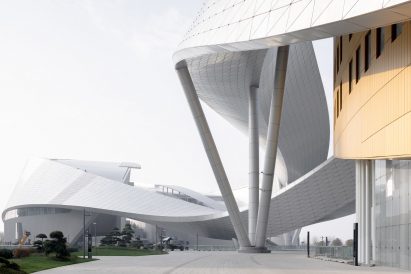 The ribbon that enfolds the Suzhou Bay Cultural Center by Christian de Portzamparc