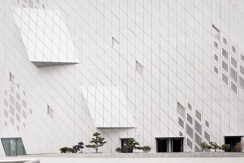 The facade of the Suzhou Bay Cultural Center by Christian de Portzamparc