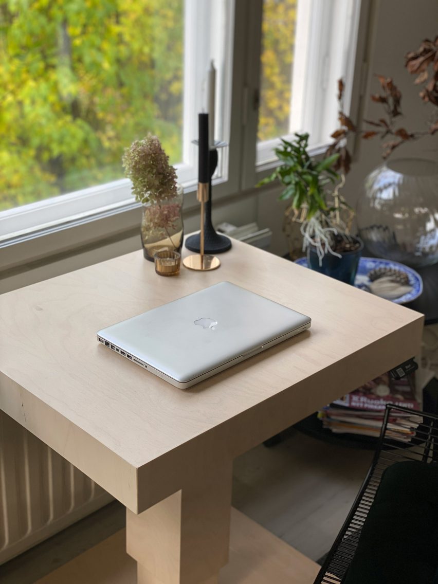 A Tempo electric table by Tenho Design with a low-height setting
