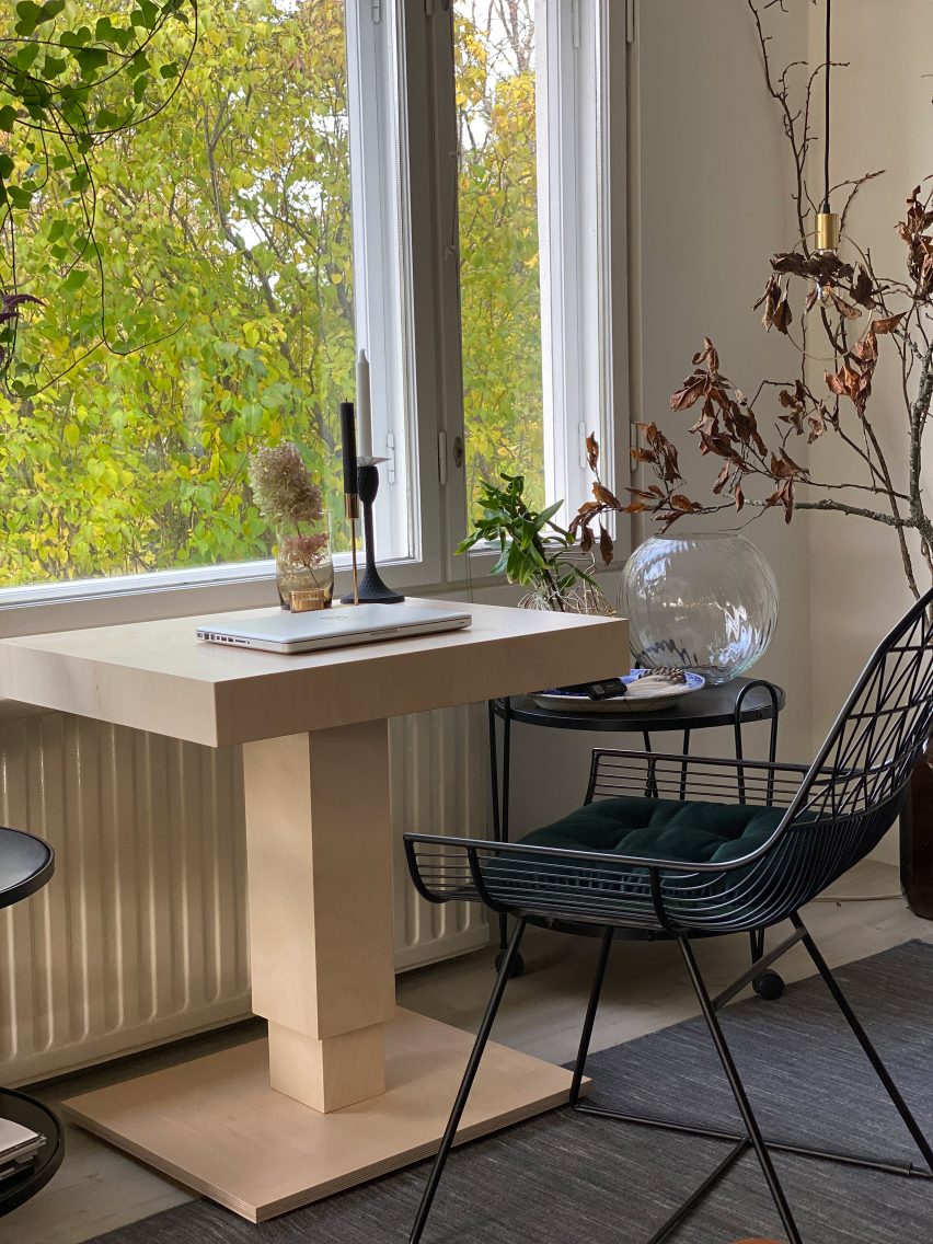 A Tempo electric table by Tenho Design with a low-height setting