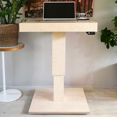 Tempo electric table by Tenho Design