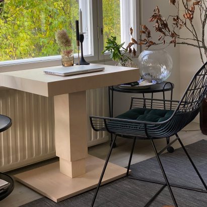 Tempo adjustable table by Tenho Design