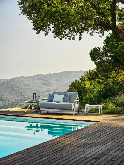 Swimming pool at Villa Nemes by Giordano Hadamik Architects