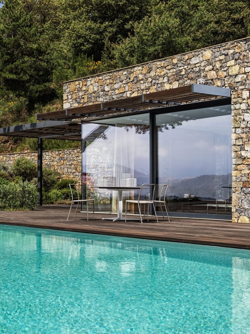 Front window at Villa Nemes by Giordano Hadamik Architects
