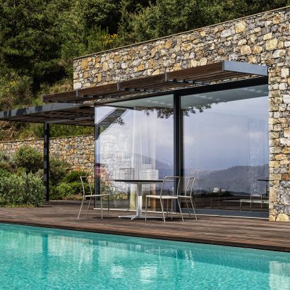 Front window at Villa Nemes by Giordano Hadamik Architects