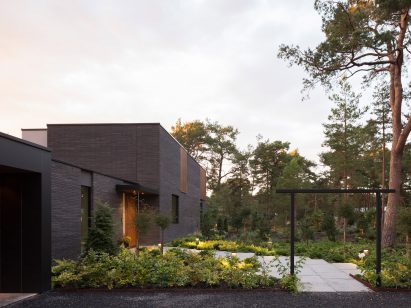 The brick exterior of Villa Tennisvägen by Johan Sundberg Arkitektur 