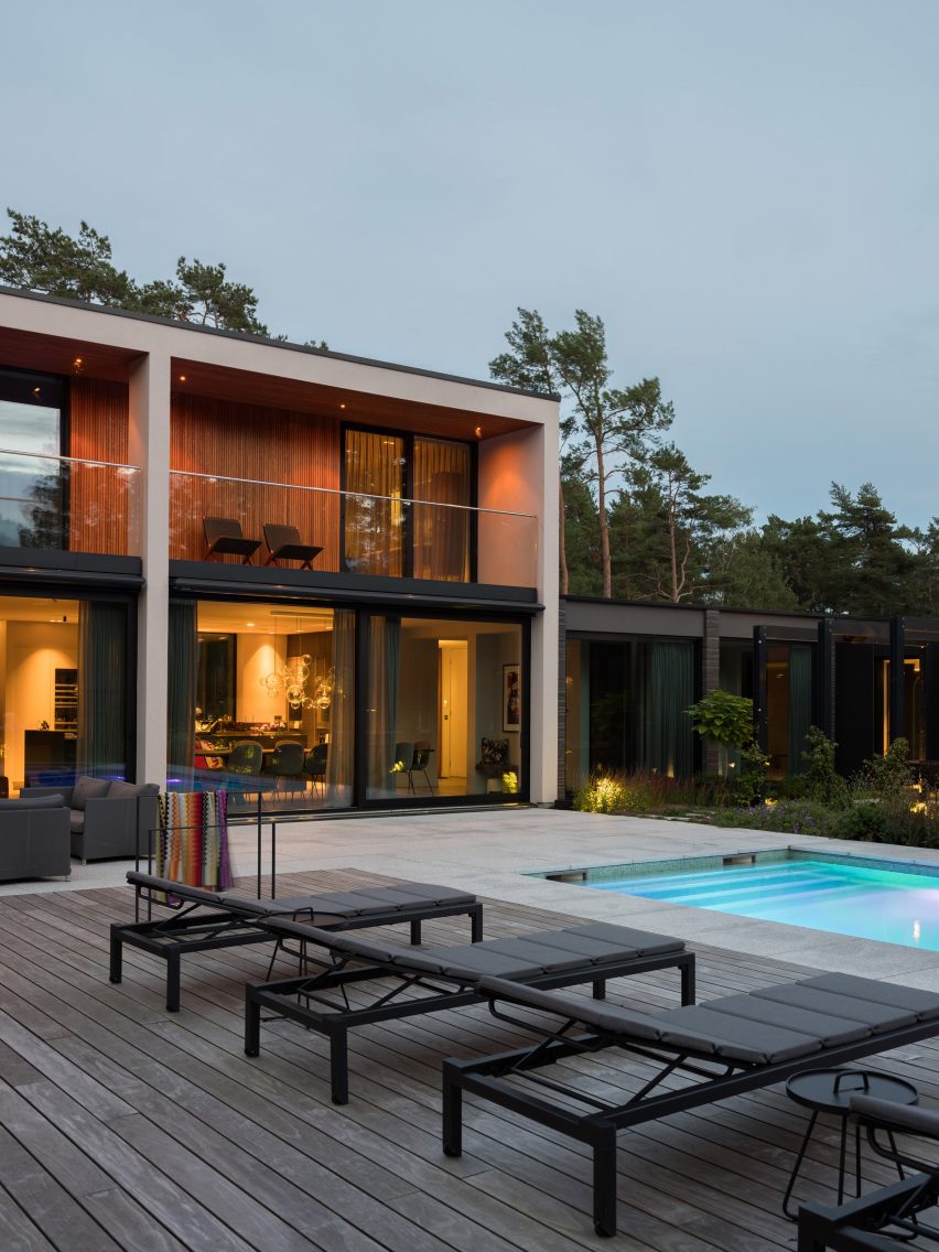 The courtyard of Villa Tennisvägen by Johan Sundberg Arkitektur