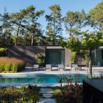 The courtyard of Villa Tennisvägen by Johan Sundberg Arkitektur