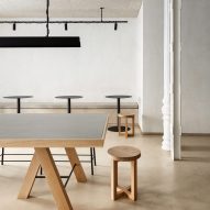 Informal dining area of Zuppa restaurant by Plantea Estudio with wood and steel furniture and floors made of plywood covered in micro-cement