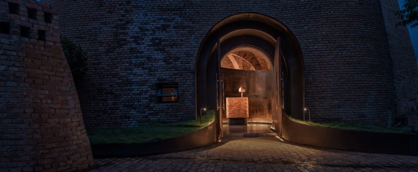 The entrance to the 50% Cloud Artists Lounge restaurant by CCD