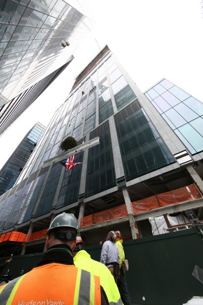 Topping outt ceremony att 50 Hudson Yards