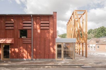 Modular panelling and awnings mimics the shape of portico structure