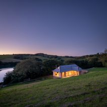 Adams+Collingwood Architects builds "discreet" home in Areas of Outstanding Natural Beauty