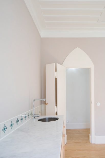 Upstairs kitchen at Casa da Beiramar by Merooficina