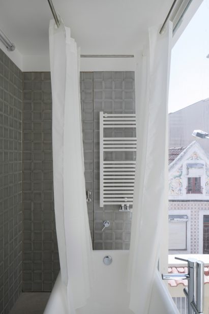 Upstairs bathroom on the Casa da Beiramar balcony