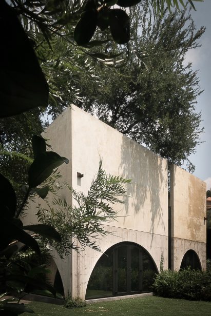 Casa Duraznos is a Mexican house clad in stucco