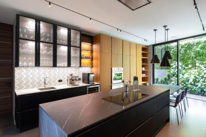 Kitchen with a marble counter in a house in Costa Rica