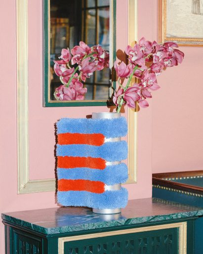 Red and blue Sport II vase from Cornucopia collection by Tableau and Röd Studio